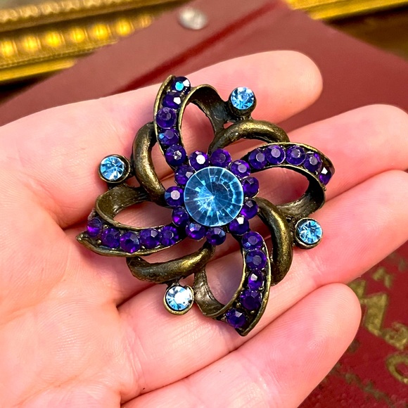 Vintage Jewelry - VTG Y2K Purple and Blue Rhinestone Bronze Tone Metal Costume Jewelry Brooch